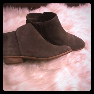 Gianni Bini ankle booties